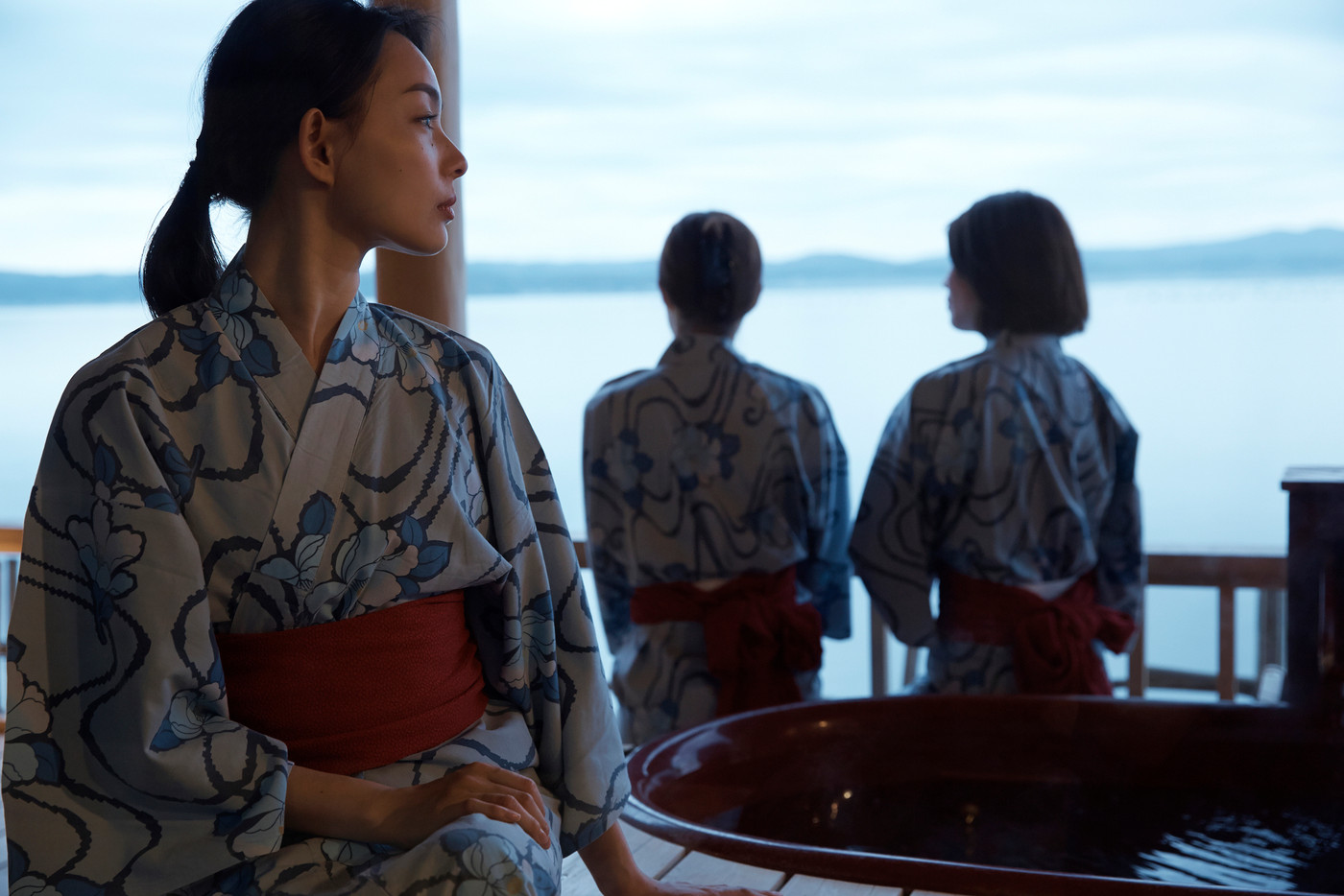 露天風呂 浴衣の女性達