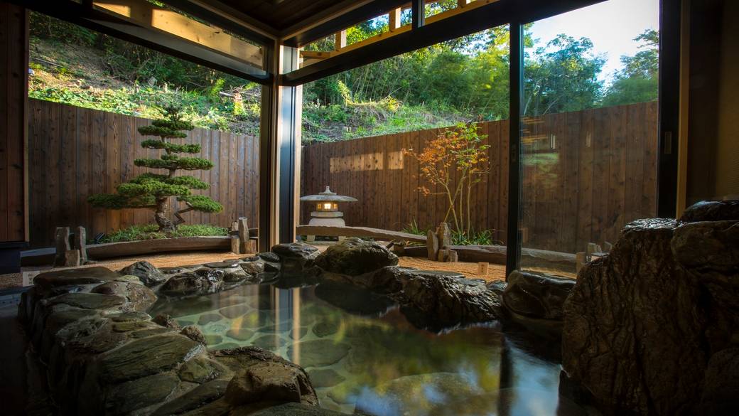 「月見の湯」は岩風呂 / 2