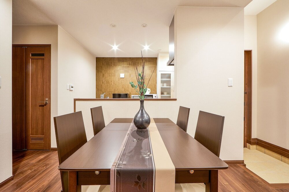 客室内のダイニングエリア