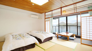 [高層6・7階/洞爺湖側眺望] くつろぎの和室8畳～10畳/最大4名様迄 [禁煙](3名以上利用時のみ布団を用意)