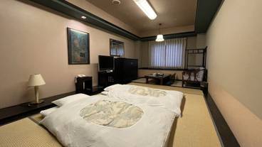 客室 / 6