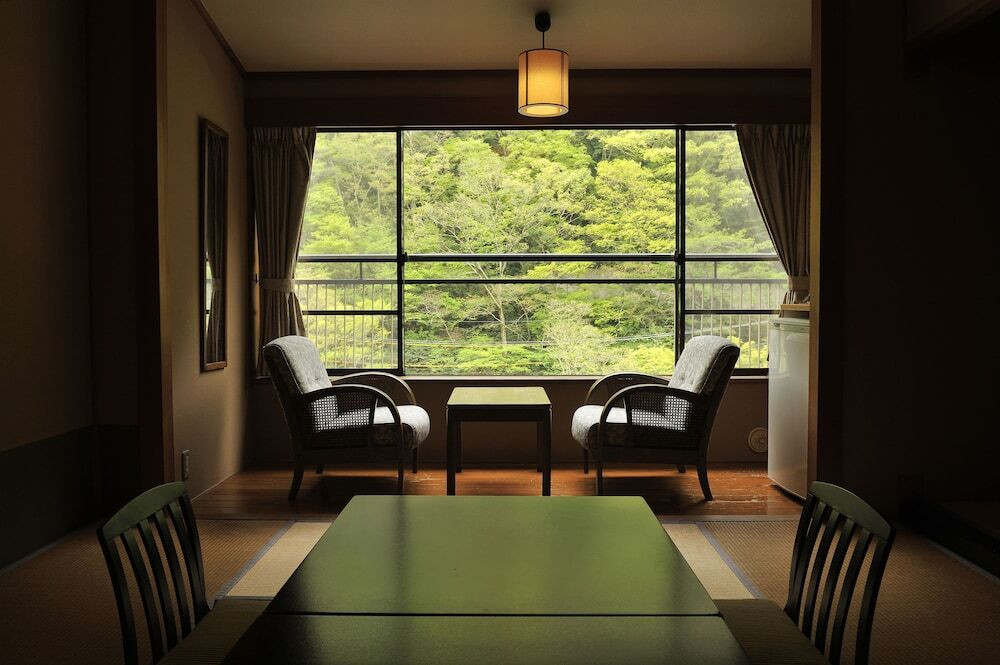 客室内のダイニングエリア