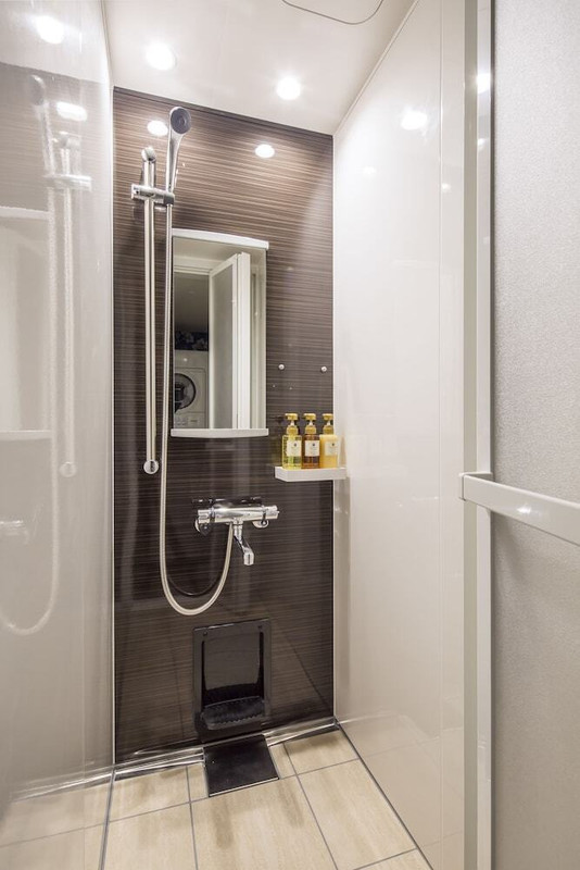 バスルームのシャワー