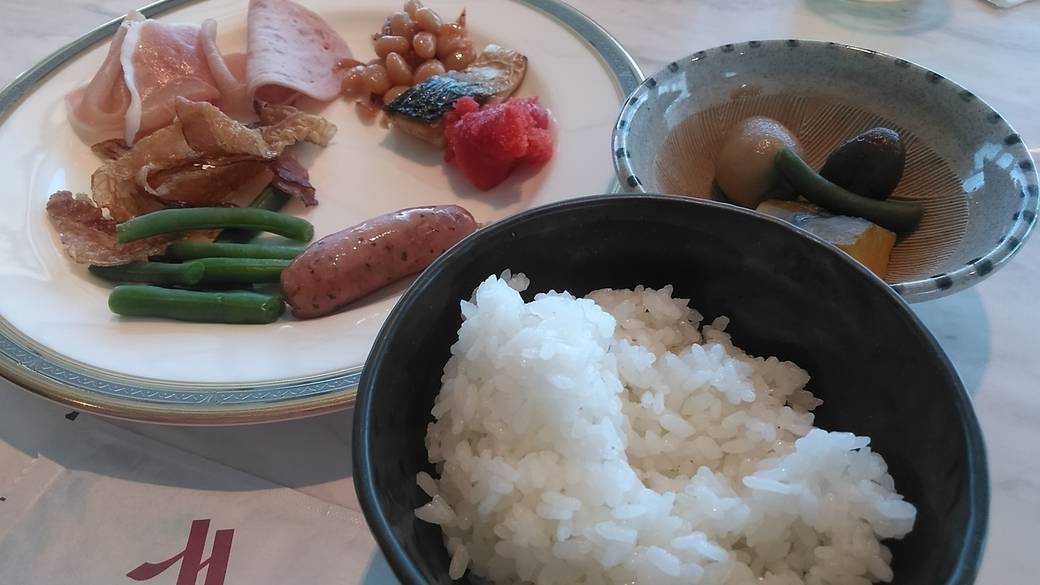 定番から地元名物まで
味わえる朝食ブッフェ / 5