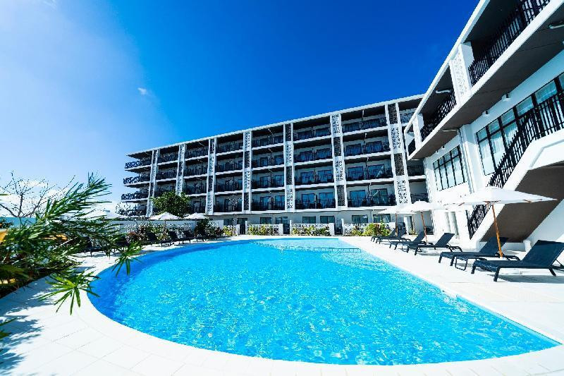 車で宮古島を満喫するには最適。レンタカー店も併設したおしゃれなアーバンホテル3411336