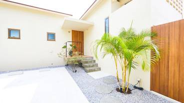 施設の入り口 / 9