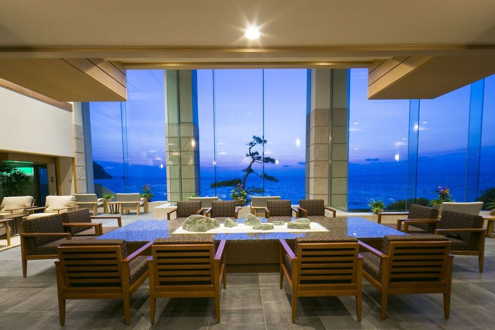 エントランスから見る海の絶景とボリューム満点の料理に大満足♡4036537