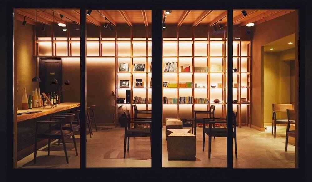 Library&Bar
でリラックス / 1