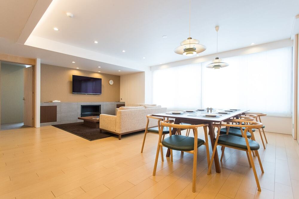 客室内のダイニングエリア