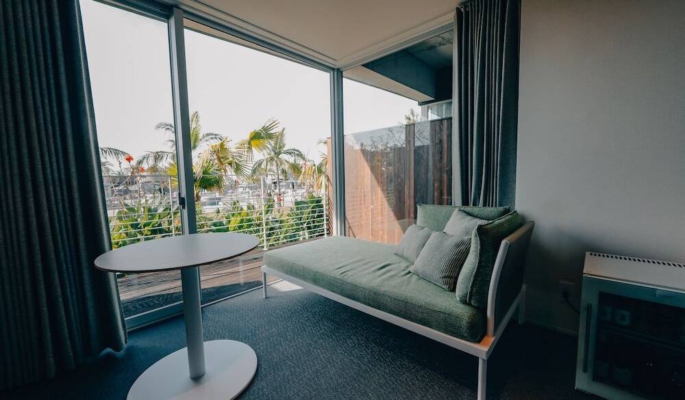 客室のソファテーブル一例 / 2