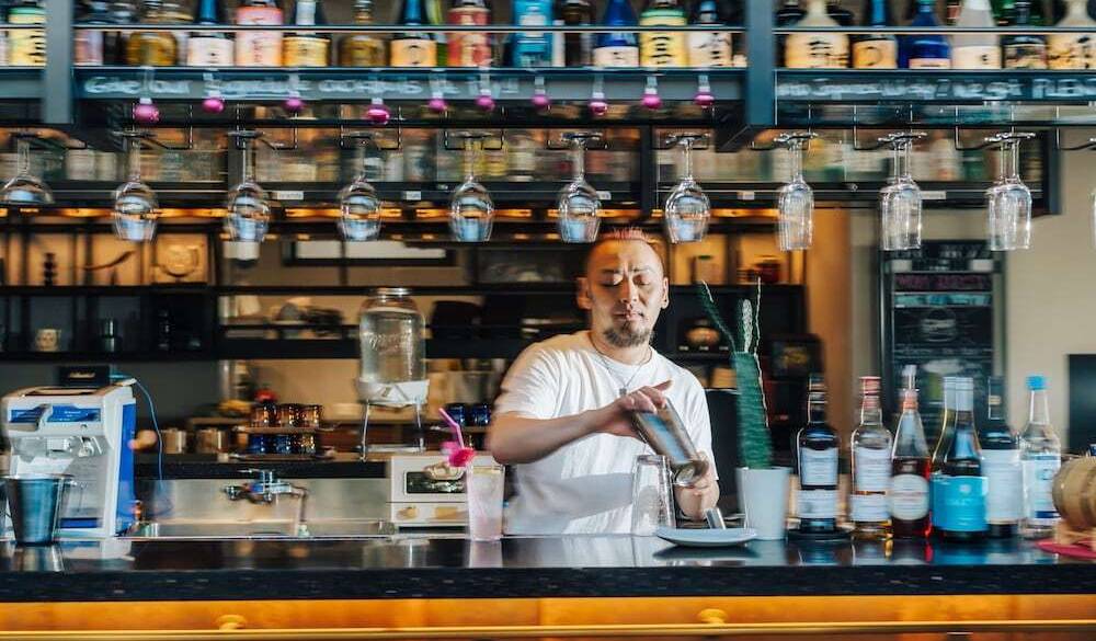 光る巨大タコ現る！
夜のモクシ－バー体験 / 2