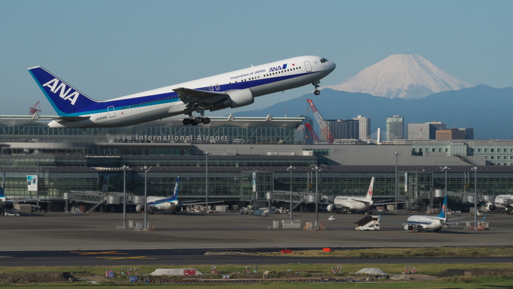 お目当ての場所にサクッと到着！一人旅で利用したい「羽田空港」4233312