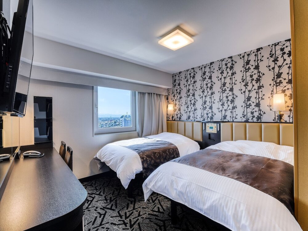 駅から連絡通路で徒歩約1分！悪天候でも楽々到着3415220