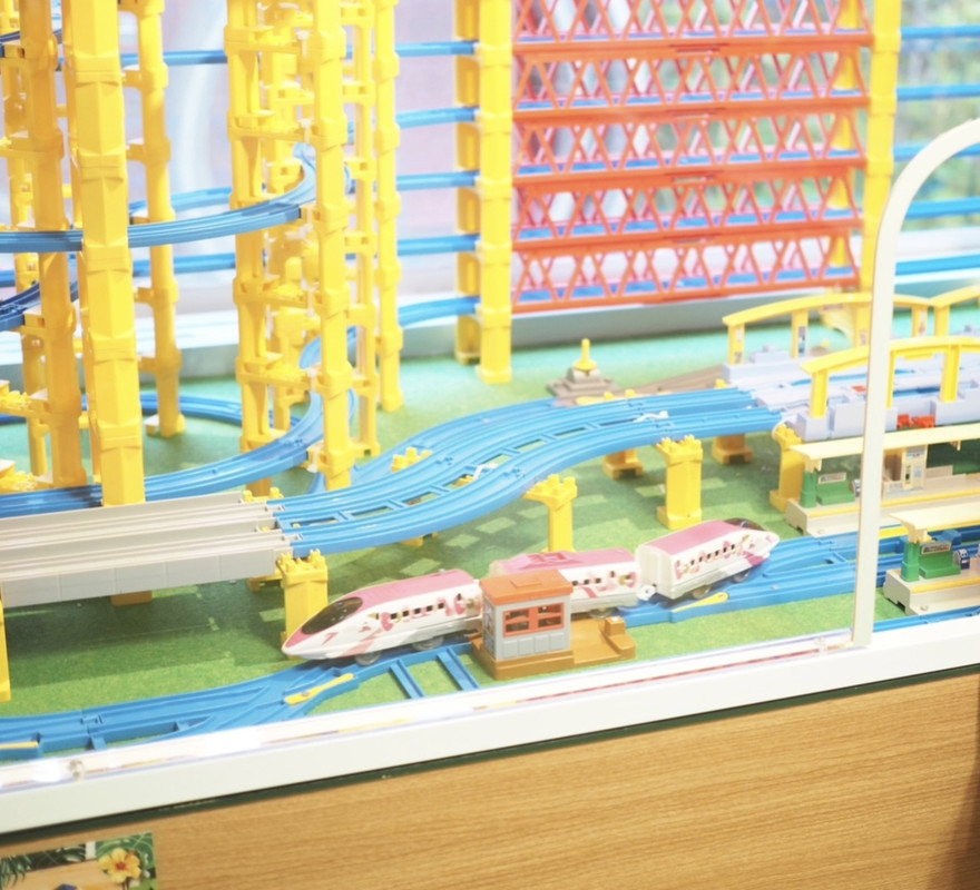 こどもが夢中なプラレール部屋