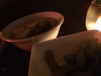 「Bar F」料理 1011960 この日のお通しは枝豆とスープ