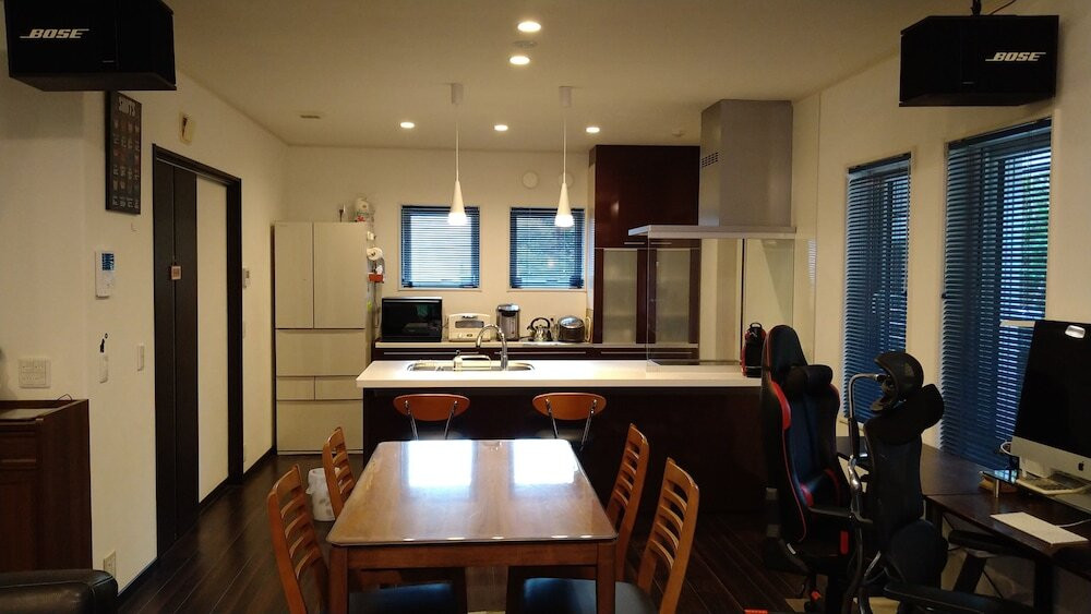 客室内のダイニングエリア