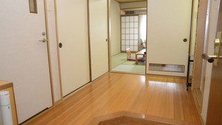 杜を眺める和室 禁煙（バストイレ付10畳）