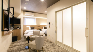 【禁煙】ユニバーサルツインルーム/26㎡/120 ㎝ 幅ベッド2台/2名迄