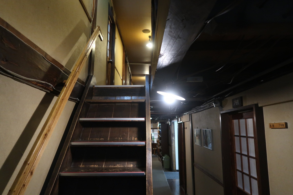 趣のある鄙びた温泉宿です