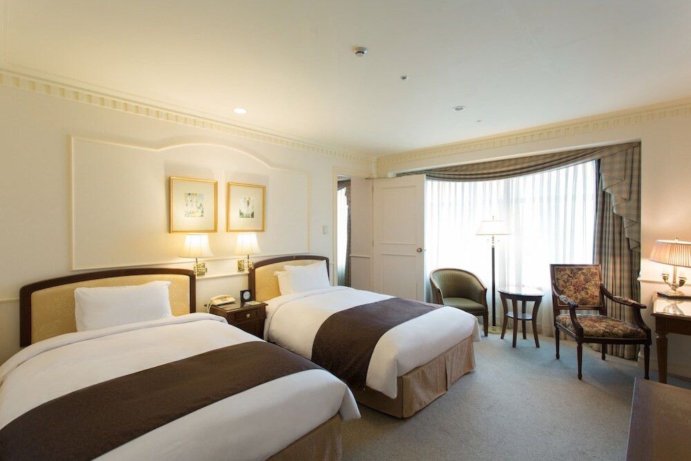 クラシカル＆ロマンチックな客室でインルームディナーを堪能♡4068883