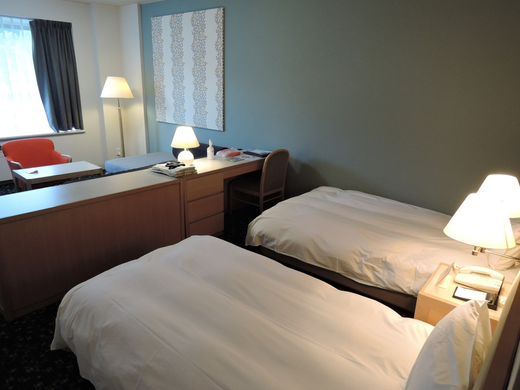 広い部屋　カウンターテーブルあり