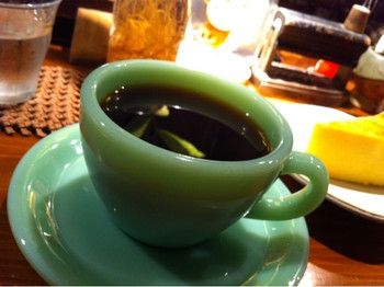 「自家焙煎珈琲豆屋cafe use喫茶室」ドリンク 956515 カップ＆ソーサーはファイヤーキング