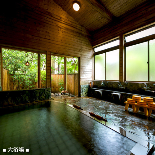 ■ Large communal bath ■