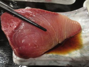 「海鮮料理 おがわ」料理 1059148 箸のサイズから、いかに大きい切り身がわかりますよね。