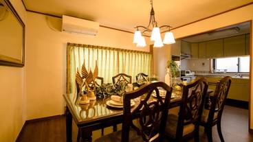 客室内のダイニングエリア / 32