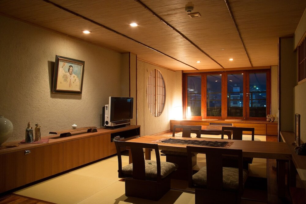 客室内のダイニングエリア