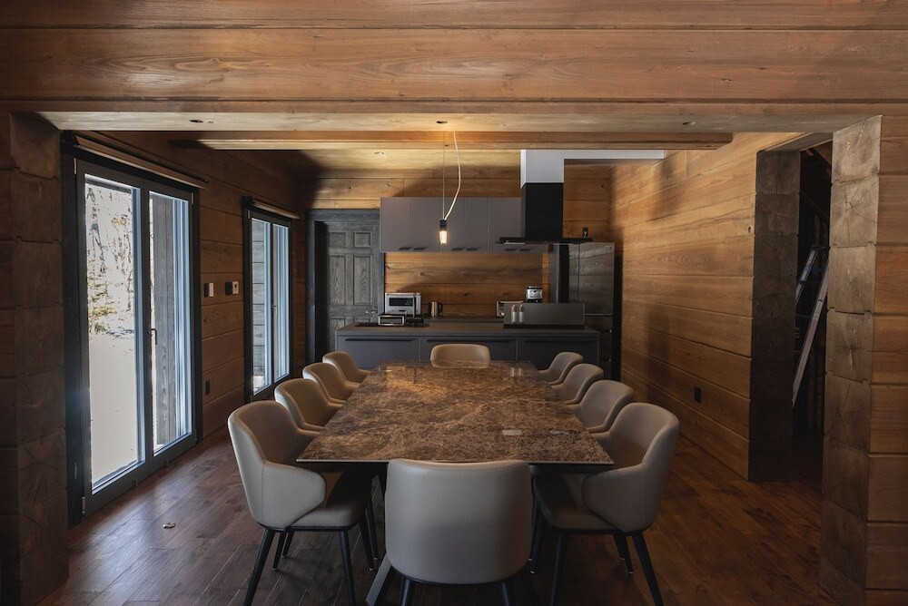 客室内のダイニングエリア