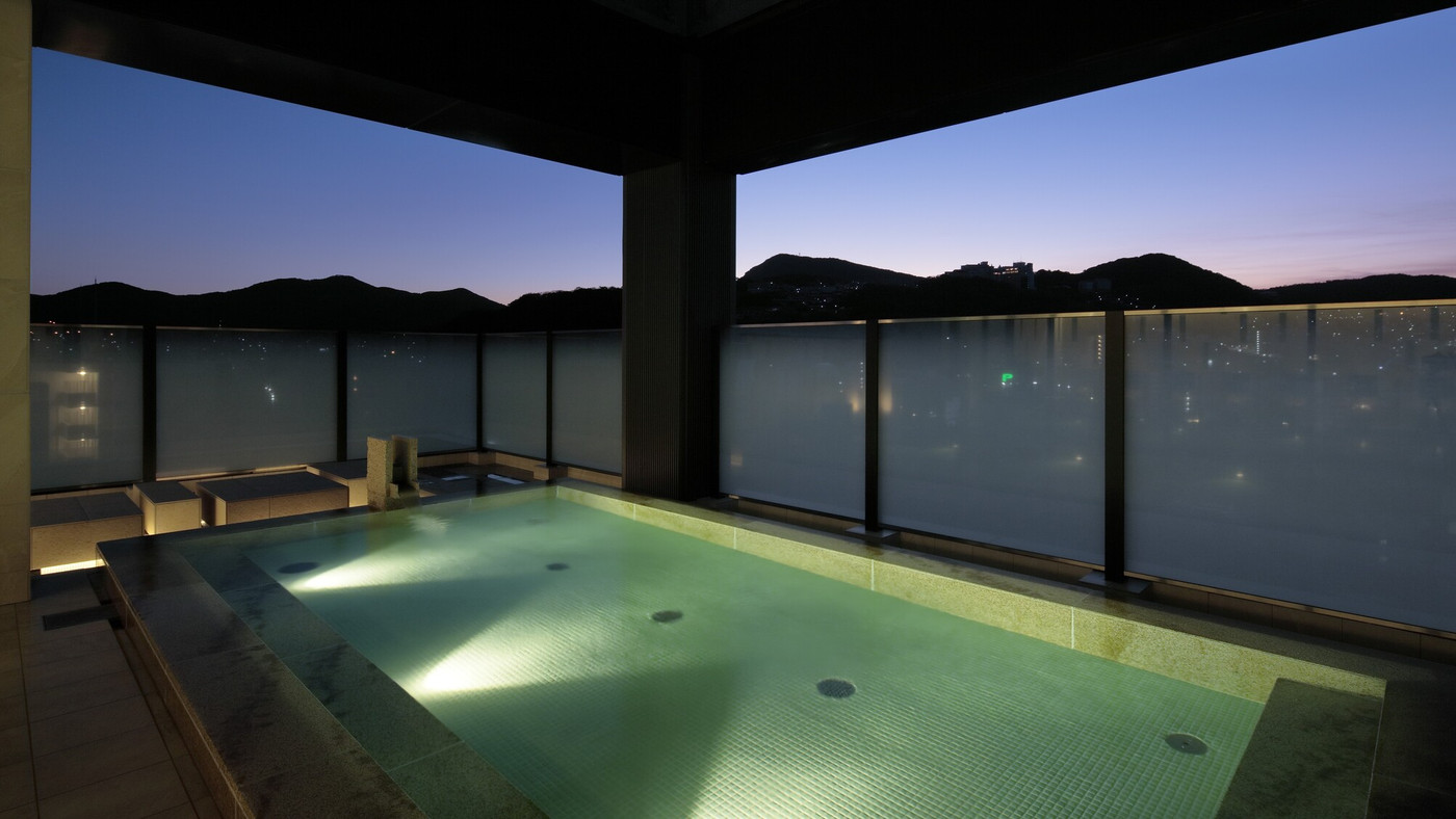 グルメやお買い物に便利な立地。スカイスパで気分も爽快♪4260981