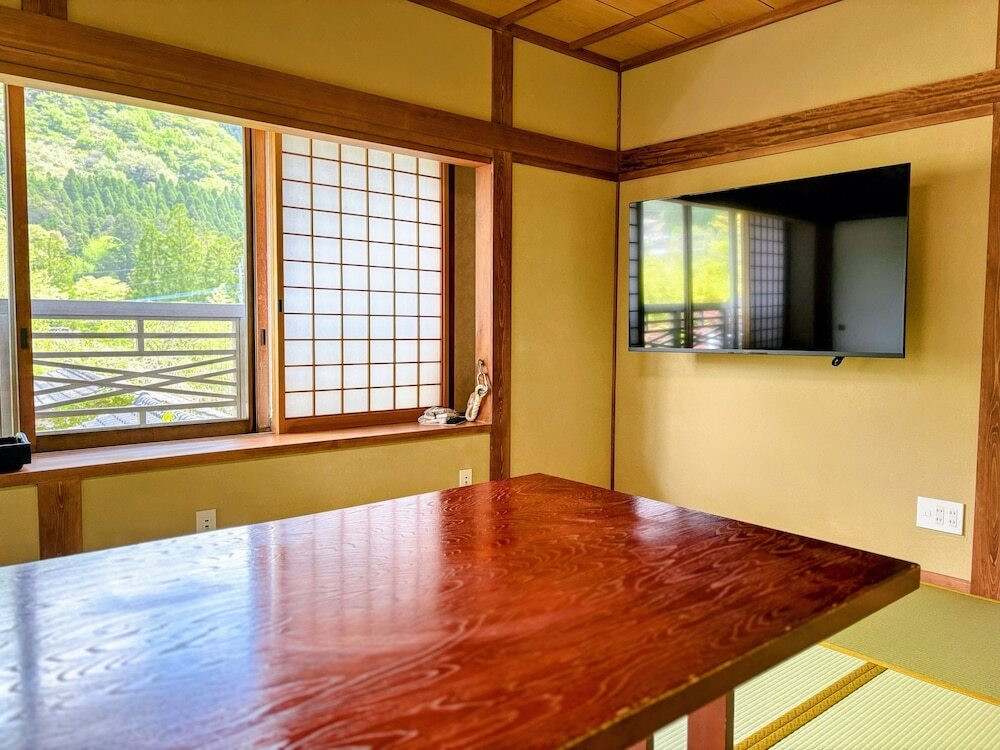 客室内のダイニングエリア