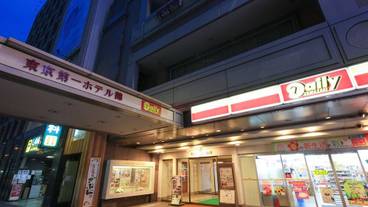 施設の入り口 / 28