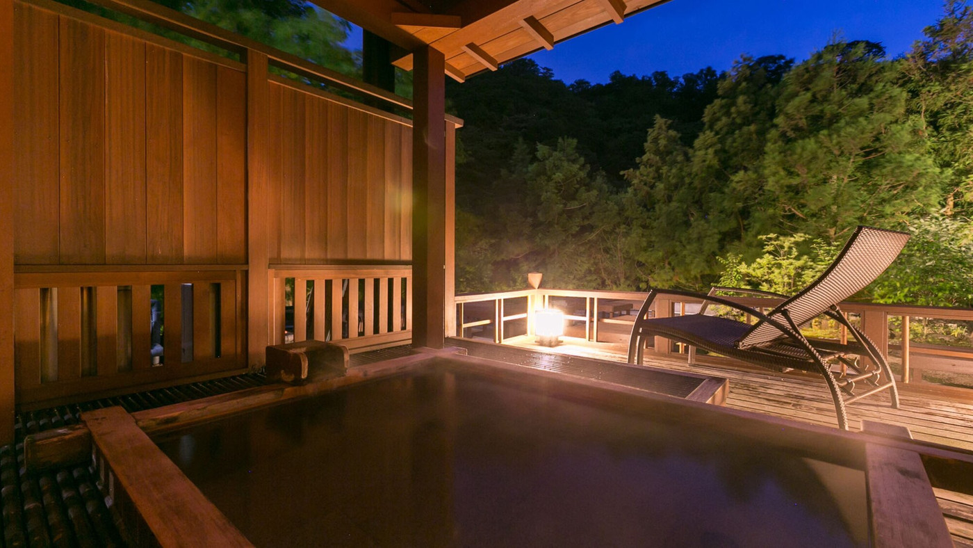 カップルにおすすめのベンチシートつき貸切風呂3636785