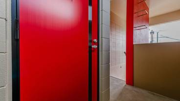 施設の入り口 / 3