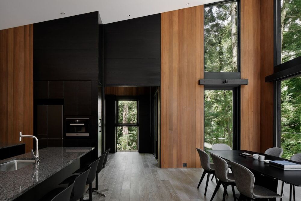 客室内のダイニングエリア