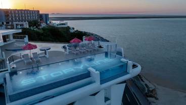 インフィニティ プール / 22