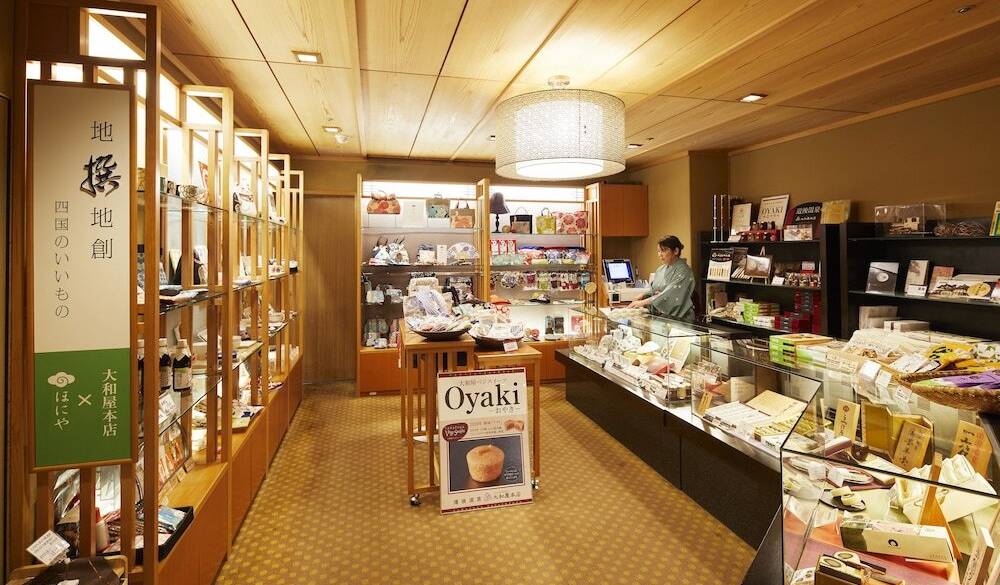 売店「巴」 / 3