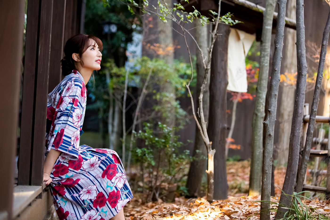 温泉旅行を楽しむ女性