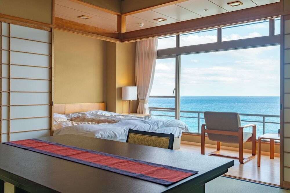 オーシャンビュー和洋室