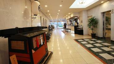 内部エントランス / 2