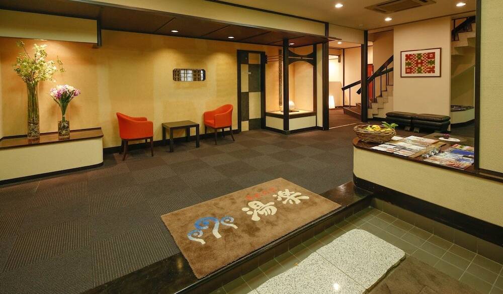 奥湯河原のモダン宿に
チェックイン / 2