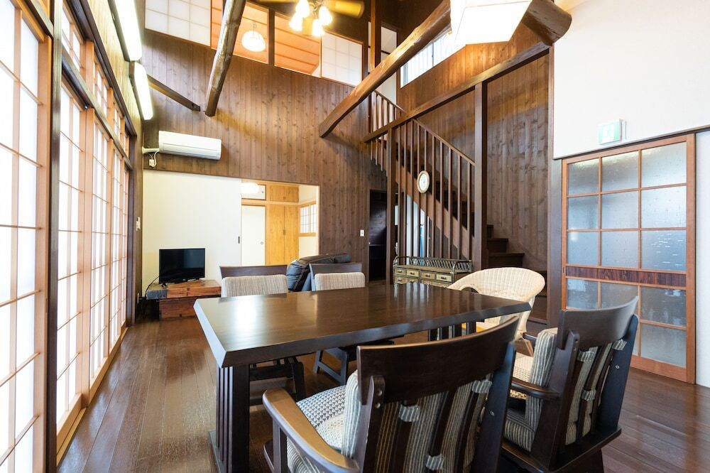 客室内のダイニングエリア