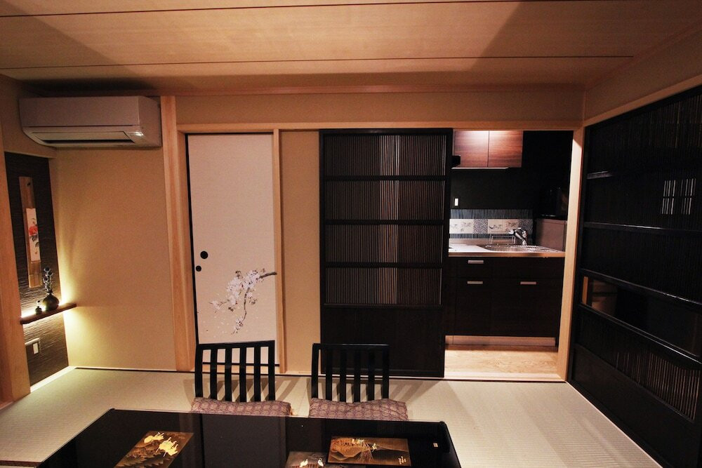 客室内のダイニングエリア