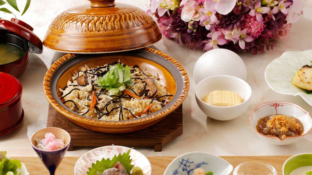 富士山を望む「結」で
伊豆の滋味深い朝ご飯 / 1