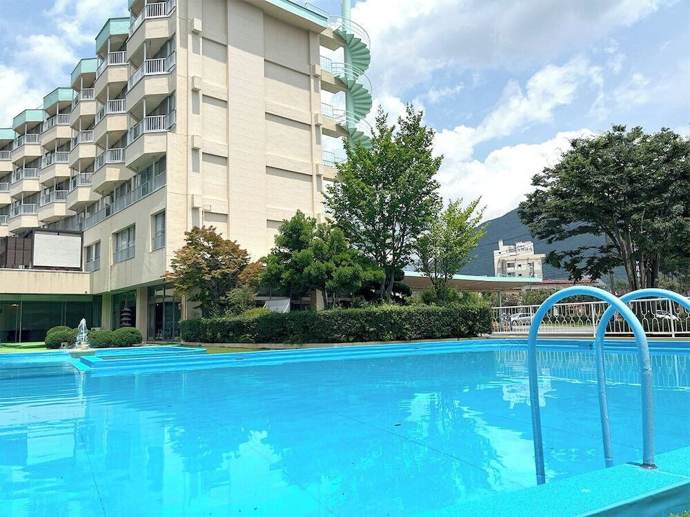 屋内 / 屋外プール