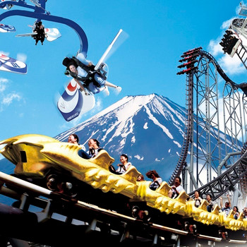 絶叫マシンに大興奮【富士急ハイランド】3751071