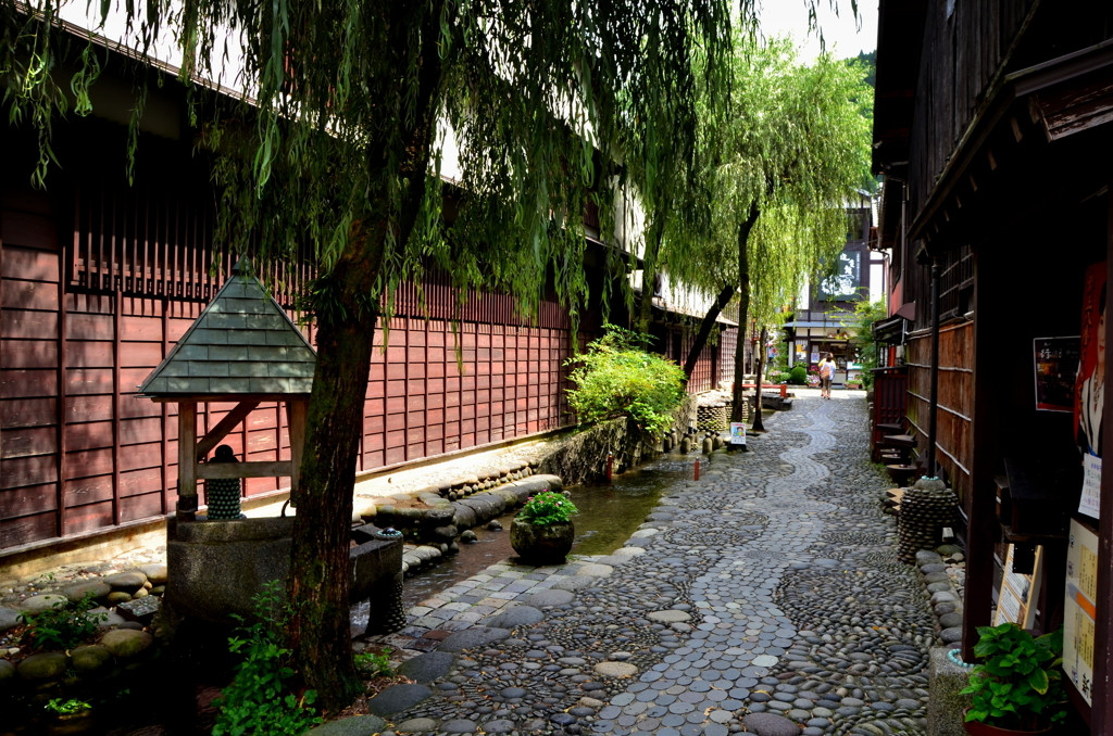 古い町並みと水路が巡る城下町「郡上八幡」3654960