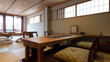 客室内のダイニングエリア / 18